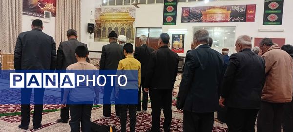 نماز جماعت در شب میلاد حضرت زهرا س در خلیل آباد