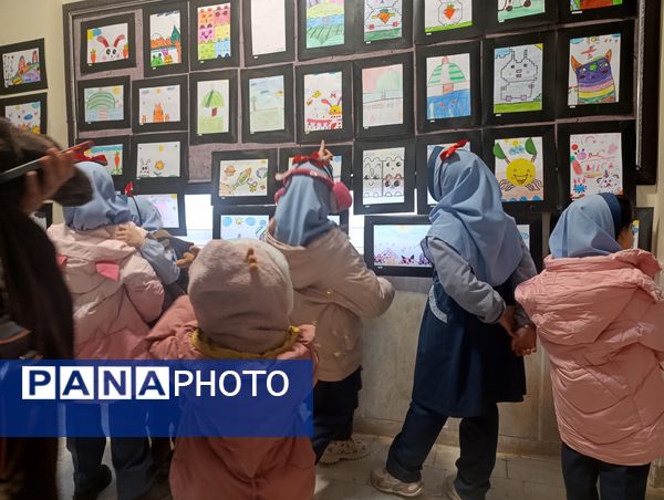 نمایشگاه نقاشی دانش آموزان مدرسه مهر و ماه آشخانه 