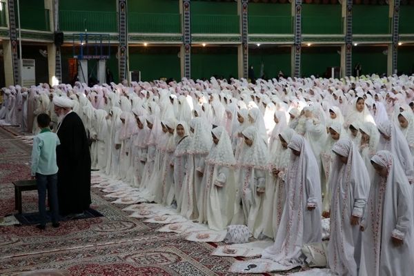جشن تکلیف ۲۰۰۰نفری دانش‌آموزان دختر شهر یزد 