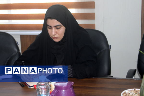 جلسه پایگاه‌های ارتقای مهارت‌های تحصیلی دانش‌آموزان و انتخاب رشته کنکور در بوشهر