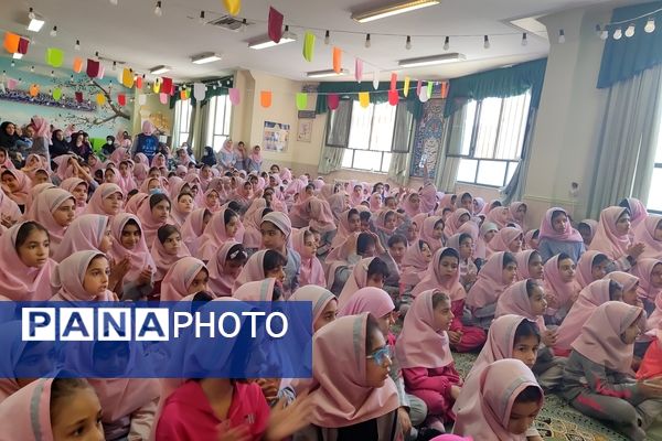 برگزاری جشن دهه کرامت در دبستان شاهد فاطمه الزهرا(س) شیراز