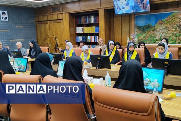 دیدار صمیمی استاندار کردستان با جمعی از دختران نخبه استان