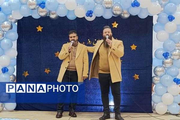  جنگ شادی به مناسبت میلاد امیرالمؤمنین(ع) در سالن تبلیغات شهرستان ورامین 