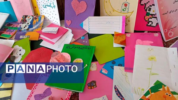 برپایی نمایشگاه کتاب‌های تألیفی و تصویرگری‌شده دانش‌آموزان در دبستان لطیفه