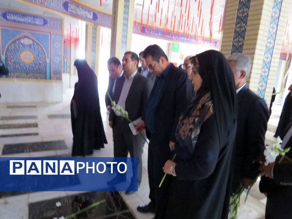 گلباران مزار شهدای دانش‌آموز و معلم در بجنورد