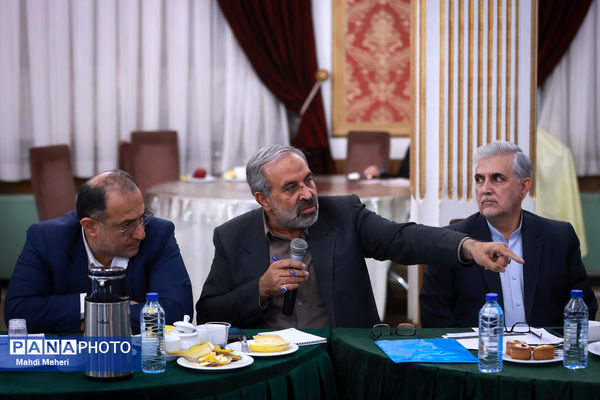 نشست صمیمی وزیر آموزش و پرورش با اعضای فراکسیون فرهنگیان