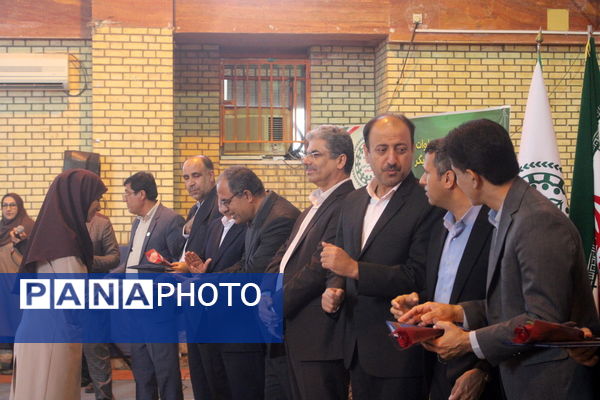 آیین سپاس معلم در دبستان دخترانه شهید باهنر بوشهر