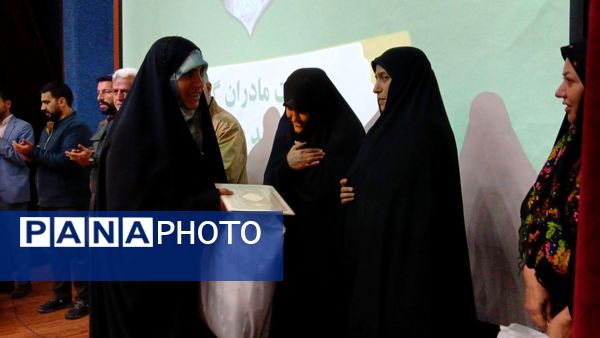 آیین بزرگداشت روز مادر با محوریت جایگاه زن در فرهنگسرای هنر نظرآباد 