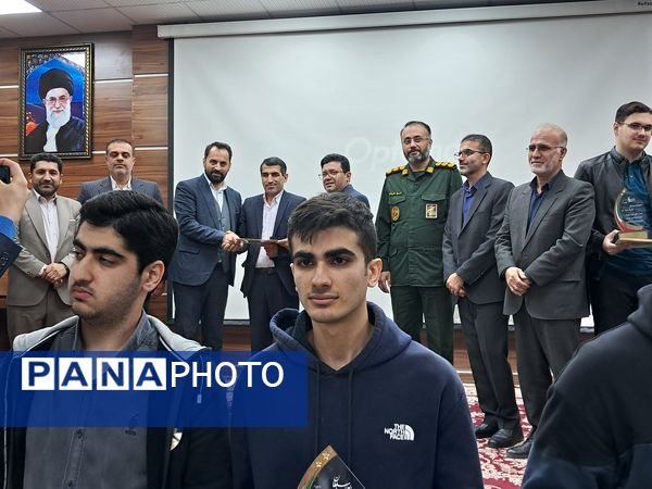 تجلیل از برترین‌های کنکور در قائمشهر