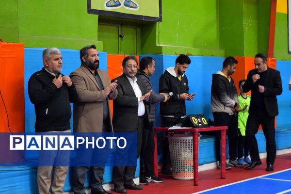 رونمایی از کف‌پوش نوین سالن هفده شهریور و آغاز مسابقات فوتسال ابتدایی منطقه۱۴