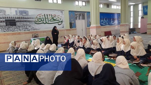  بزرگداشت شهادت مجاهد شهید سیدحسن نصرالله با برگزاری مراسم ختم قرآن در دبیرستان فاطمیه ملارد