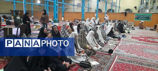 دروازه‌های آسمان بر معتکفین روز اول گشوده شد