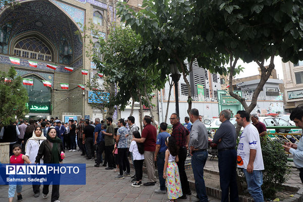 انتخابات چهاردهمین دوره ریاست جمهوری در مسجدالنبی میدان نبوت