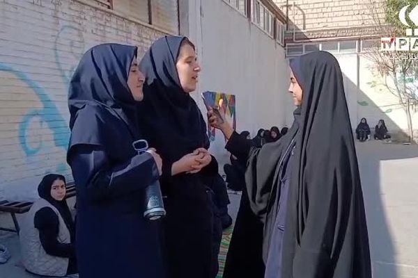 صبحانه شاد و سالم دانش آموزان دبیرستان فرزانگان قم