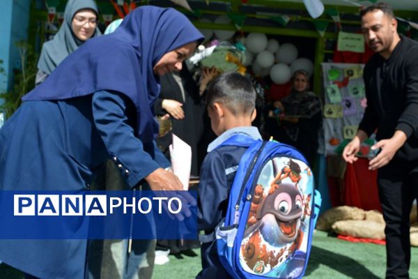 برگزاری جشن شکوفه‌های کلاس اولی دربهارستان‌دو