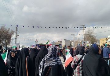 مردم شهرستان دره شهر با راهپیمائی گسترده، یوم الله ۲۲بهمن را گرامی داشتند 