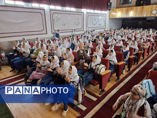 جشن یلدا ۱۴۰۴ در مدرسه ۱۷ شهریور شهرستان بجنورد 