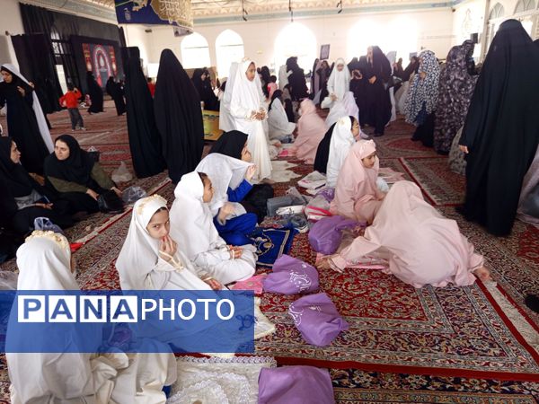 حضور دانش آموزان در نماز جمعه کاشمر