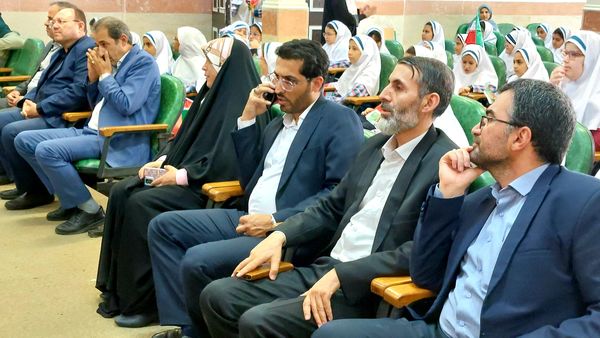 جشن عاطفه‌ها در مدارس منطقه ۵؛ جلوه‌ای از همدلی برای حمایت از دانش‌آموزان نیازمند