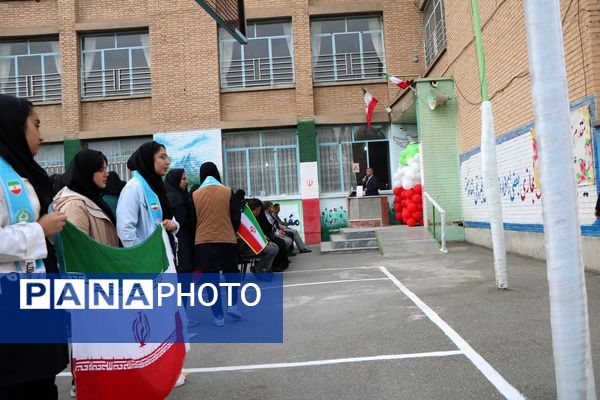 تجلیل مدیرکل آموزش و پرورش آذربایجان غربی از دانشآموز سخنران در نشست با رئیس جمهور