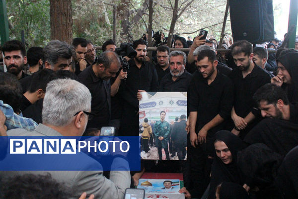 خاکسپاری نوجوان شهید «محمدحسین خاکی» در گلزار شهدای قم