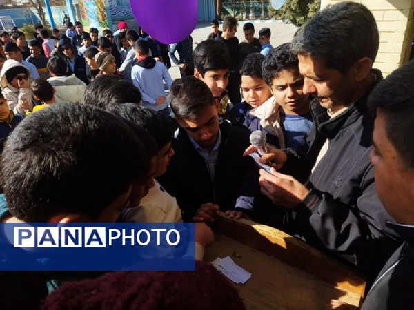تقدیر از دانش‌آموزان فعال حوزه فرهنگی و مذهبی دبیرستان نمونه دانش