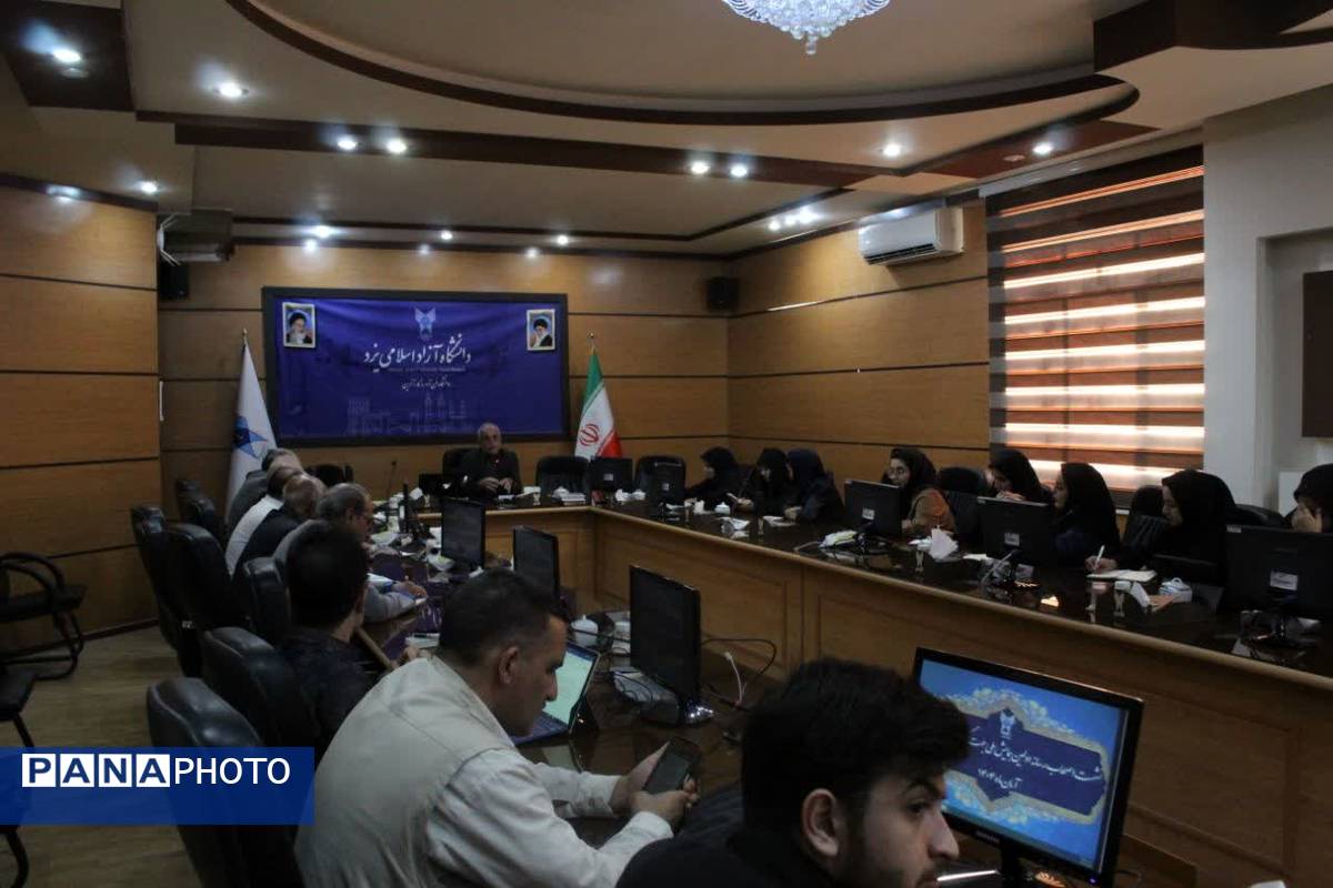 نشست خبری رئیس دانشگاه آزاد اسلامی یزد با اصحاب رسانه