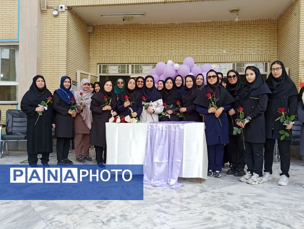 تجلیل از معلم و دختر ایرانی در بهار کرامت 