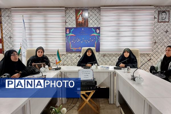 دوره صلاحیت‌های حرفه‌ای متصدیان پایگاه تغذیه سالم منطقه کهریزک 