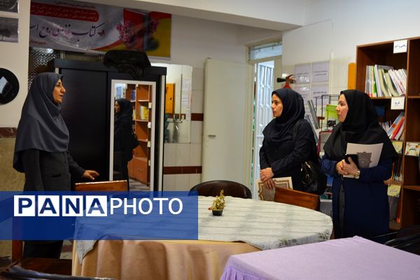  بازدید از کتابخوانه مدرسه حکمت بهارستان‌دو