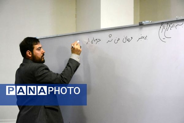 برگزاری انجمن ادبی شعر دخترانه در بجنورد 