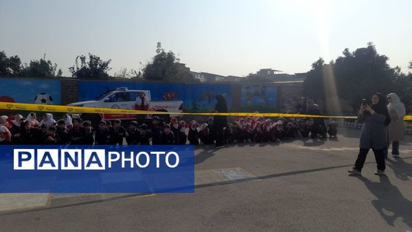 مانور سراسری زلزله در دبستان یکتا شهرستان قائمشهر