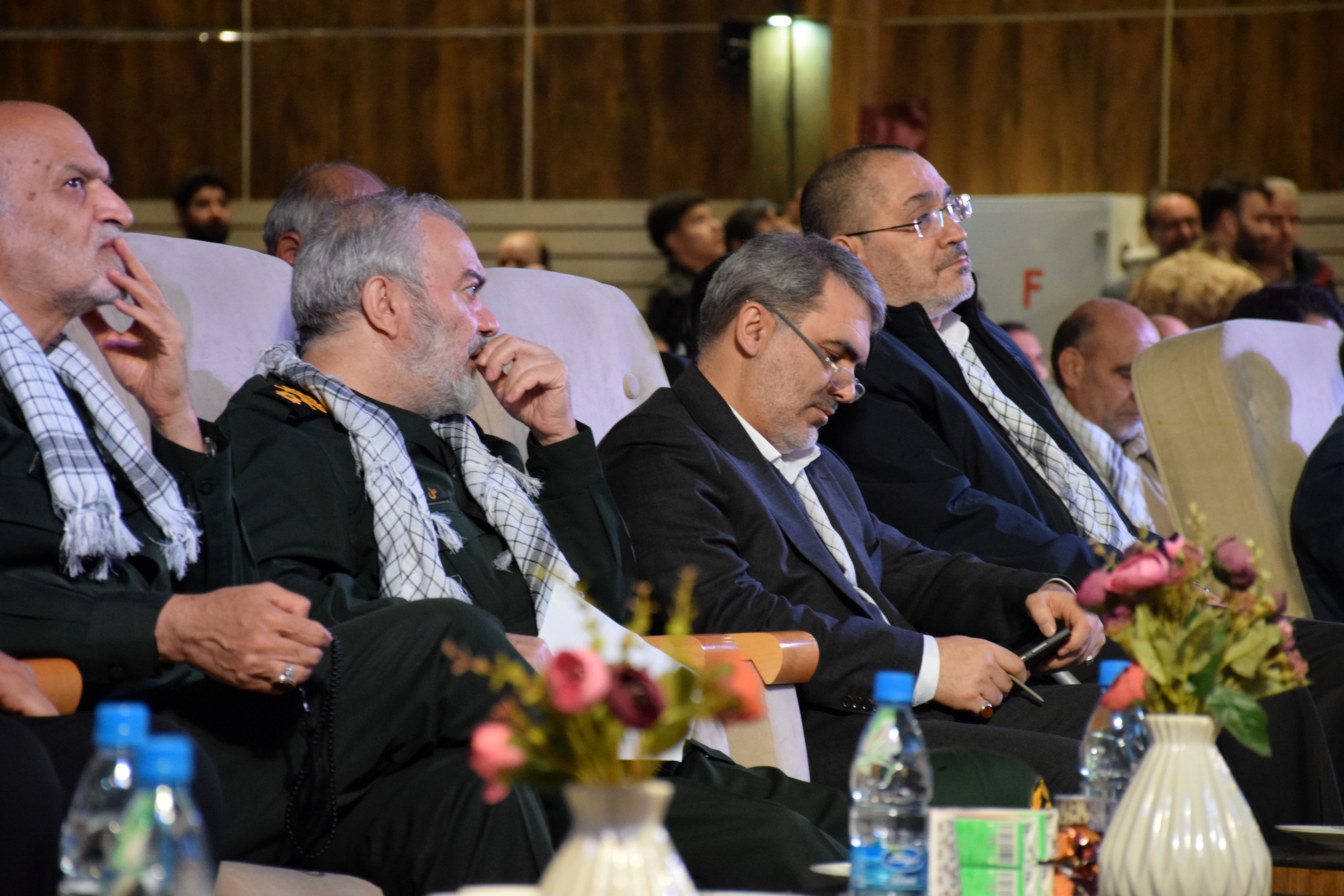 خون شهیدان، سپر مصونیت انقلاب است