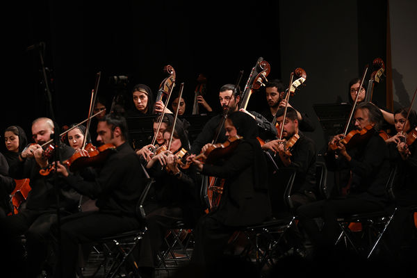 ارکستر سمفونیک تهران به رهبری «پانیذ فریوسفی»