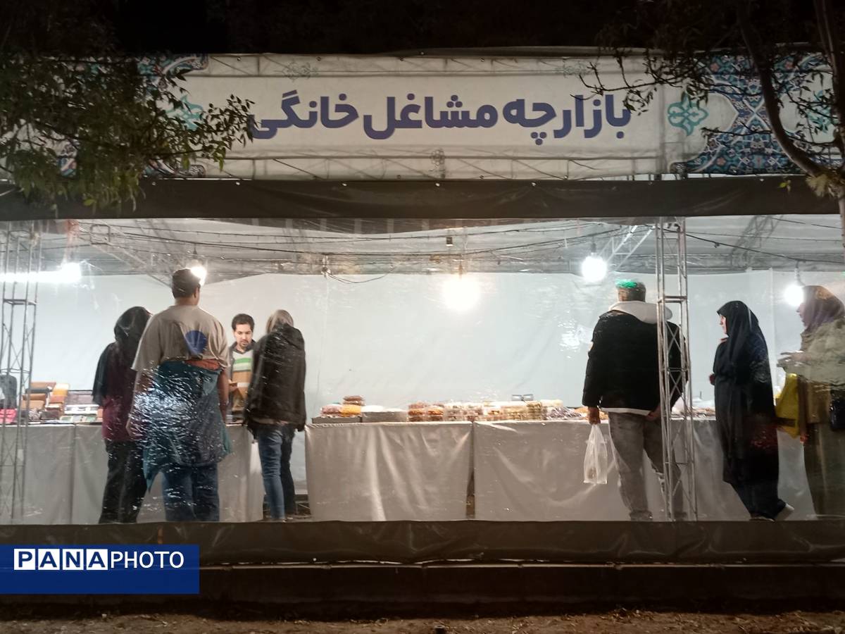 نمایشگاه صنایع دستی در محله طلاب مشهد