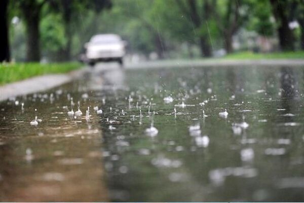 بارش باران در برخی جاده‌های استان تهران