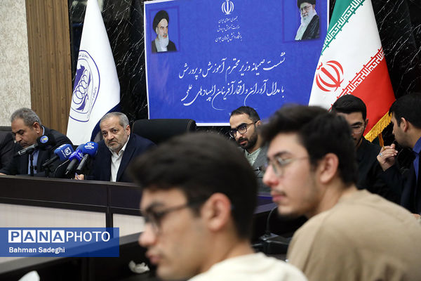 نشست صمیمی وزیر آموزش و پرورش با مدال آوران المپیادهای علمی