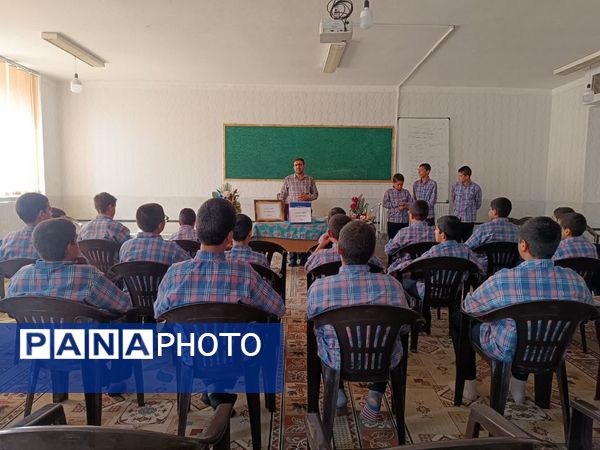   مشاوره و اهدای جوایز به برندگان مسابقه مشاوره