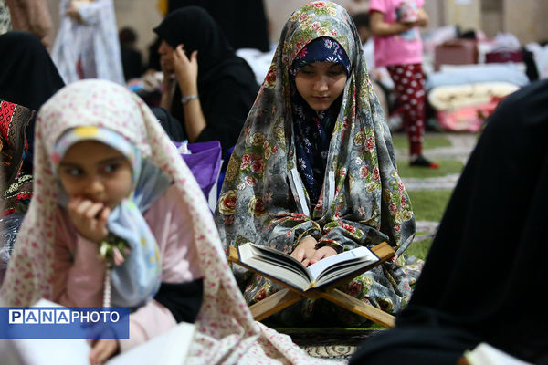 اعتکاف دانش‌آموزی در مسجد لولاگر