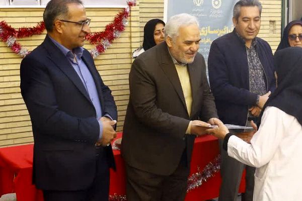 تجلیل از معلولان ذهنی و مربیان دلسوز در مرکز "دختران نیلوفر" فیروزکوه