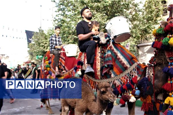 حضور پرشور کودکان قمی در دسته‌های عزاداری روز تاسوعا 
