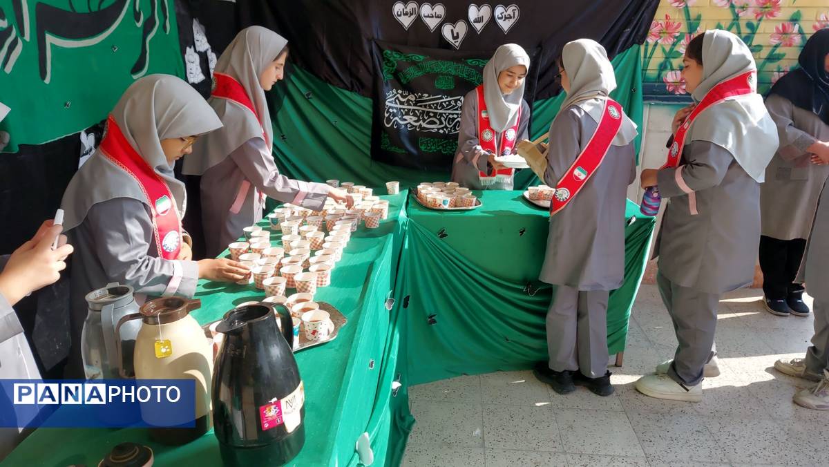 برپایی ایستگاه صلواتی در دبستان شهدای راه آهن ناحیه هفت