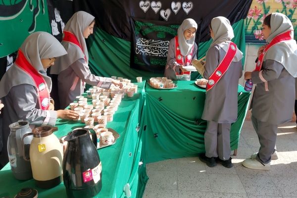 برپایی ایستگاه صلواتی در دبستان شهدای راه آهن ناحیه هفت