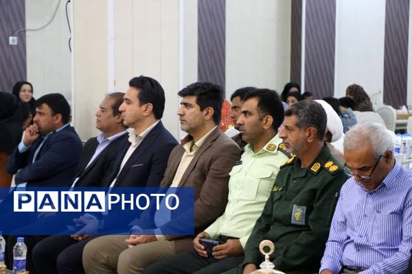 جشن تجلیل ازمقام والای معلم در بندرخمیر