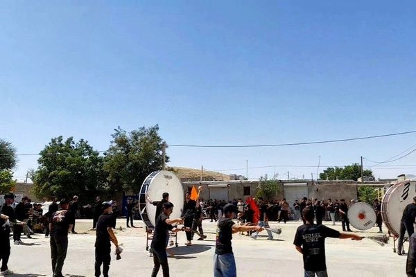 جوانان وندرآباد با شور حسینی، کوچه‌های روستا را عاشورایی کردند