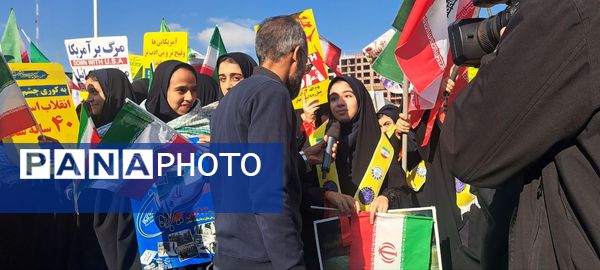 اجتماع عظیم دانش‌آموزان شهر مشهد به مناسبت روز دانش‌آموز