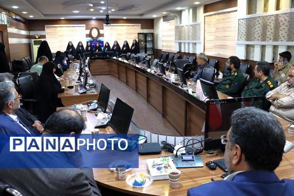 گرامیداشت هفته معلم با تجلیل از فرهنگیان آموزش و پرورش منطقه ۱۴ 