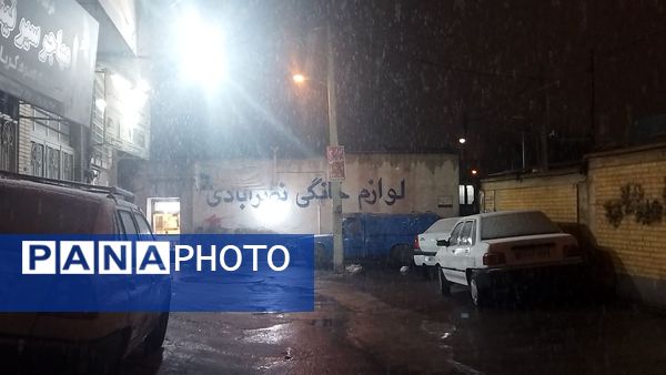 گذری بر دقایق اول بارش برف پاییزی در نیشابور 