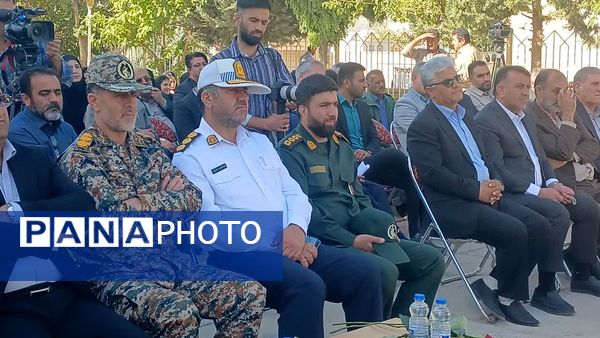 نواختن زنگ استانی مهر، ایثار و مقاومت در مدرسه نمونه دولتی ۹ دی به مناسبت آغاز سال تحصیلی و هفته دفاع مقدس