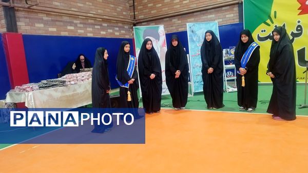 آیین اختتامیه طرح اوقات فراغت تابستانه و نمایشگاه مدرسه انقلاب در شهرستان فیروزکوه